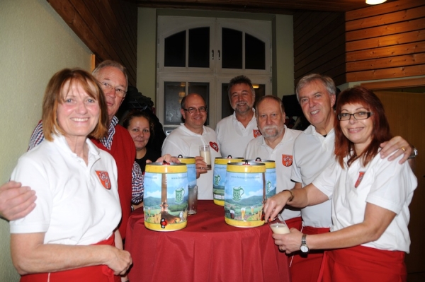 Das Helferteam von Küche und Service (Foto: Manfred Schmidt)